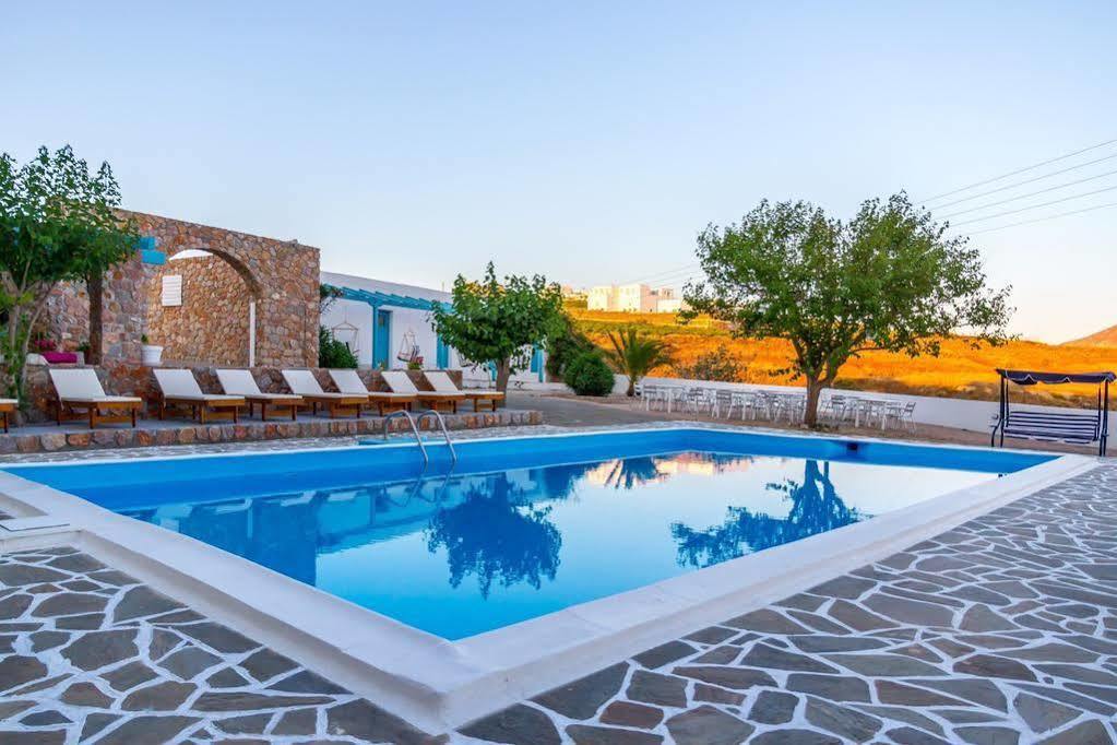 Zorbas Hotel Santorini Pýrgos Buitenkant foto